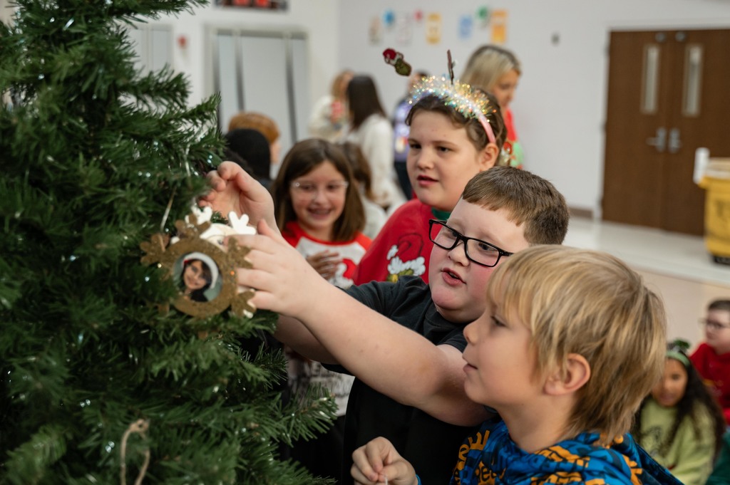 HES Hanging of The Greens