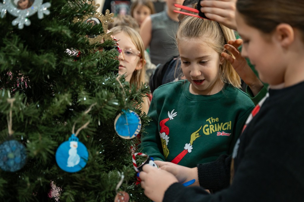 HES Hanging of The Greens
