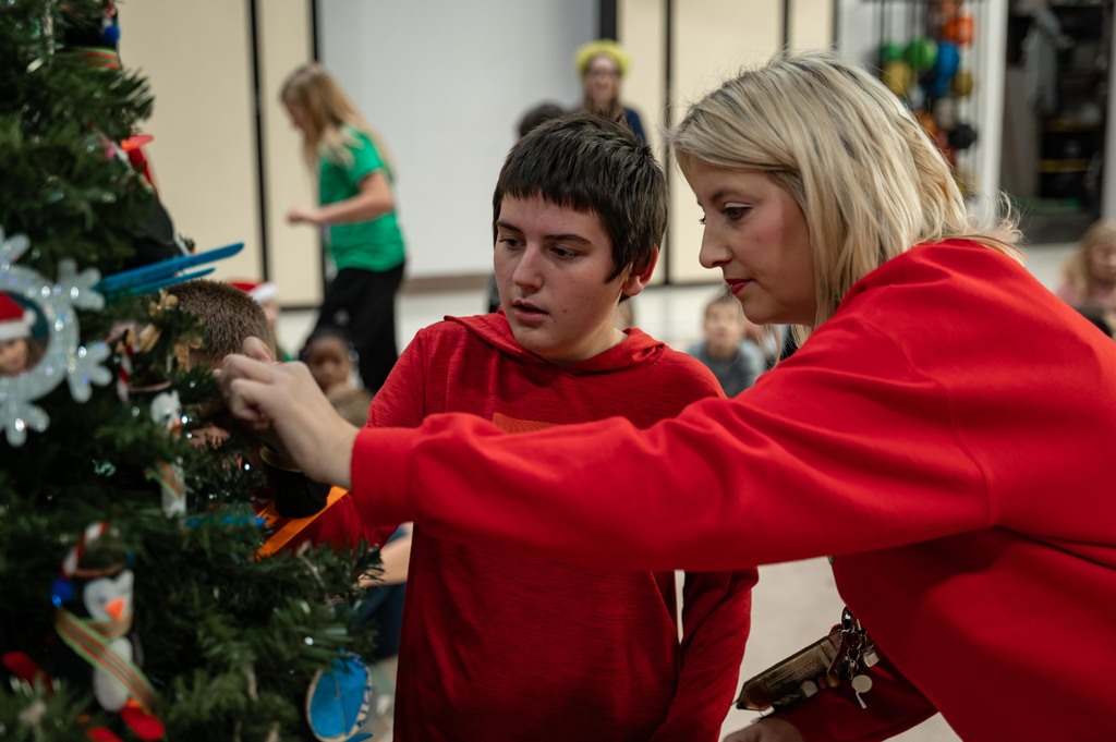 HES Hanging of The Greens