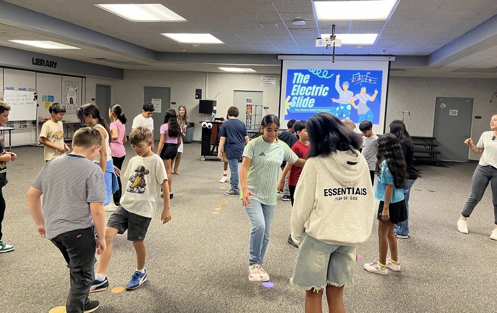 hollyvale students dancing