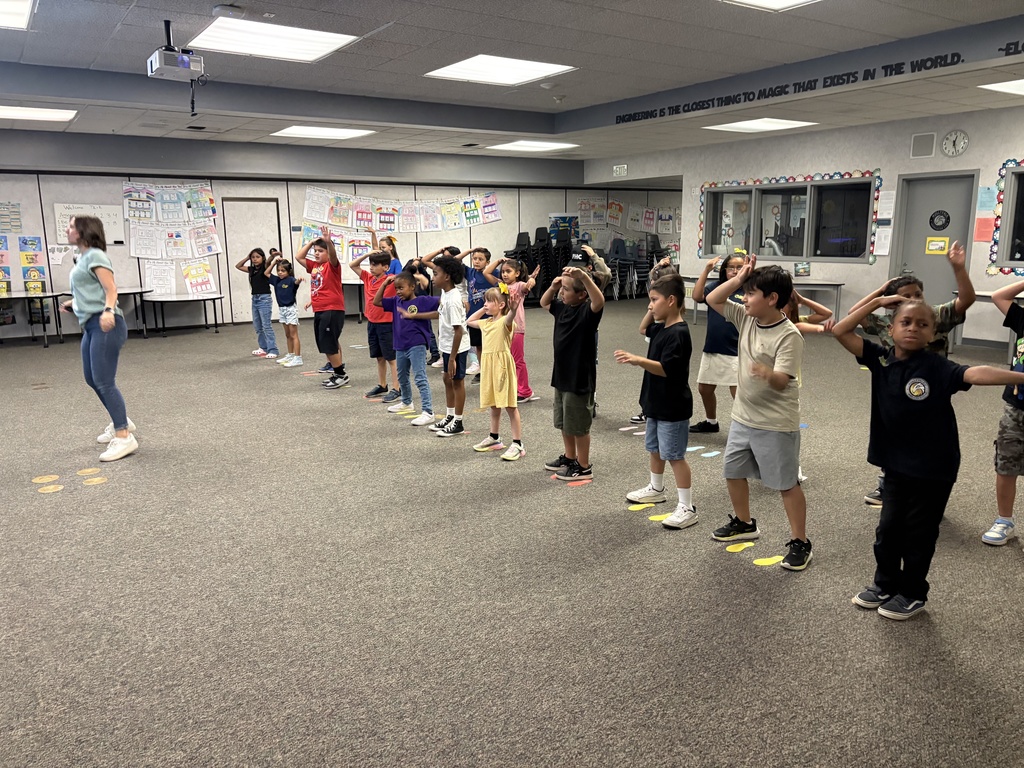 hollyvale students dancing