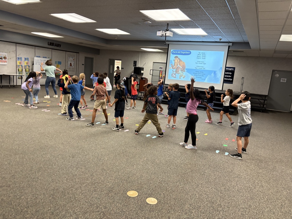 hollyvale students dancing