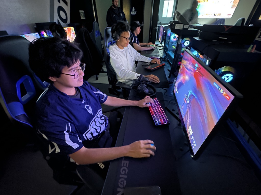 MHS eSports players