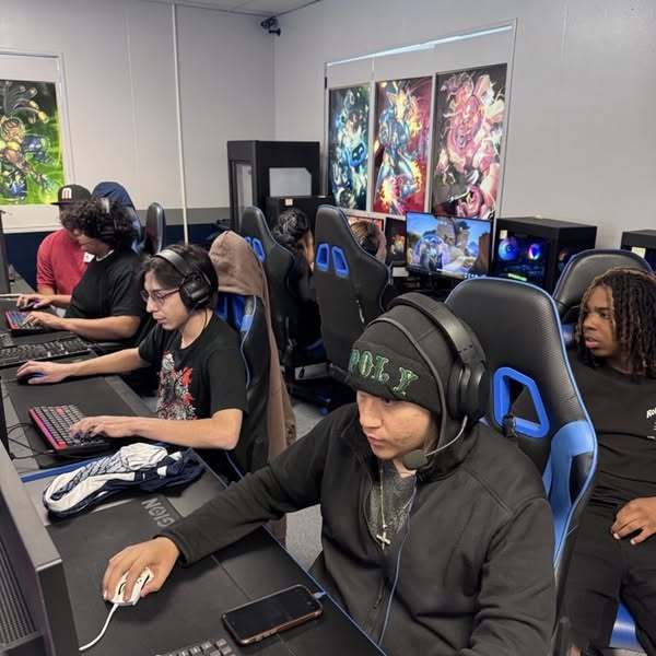 MHS esports players competing 2