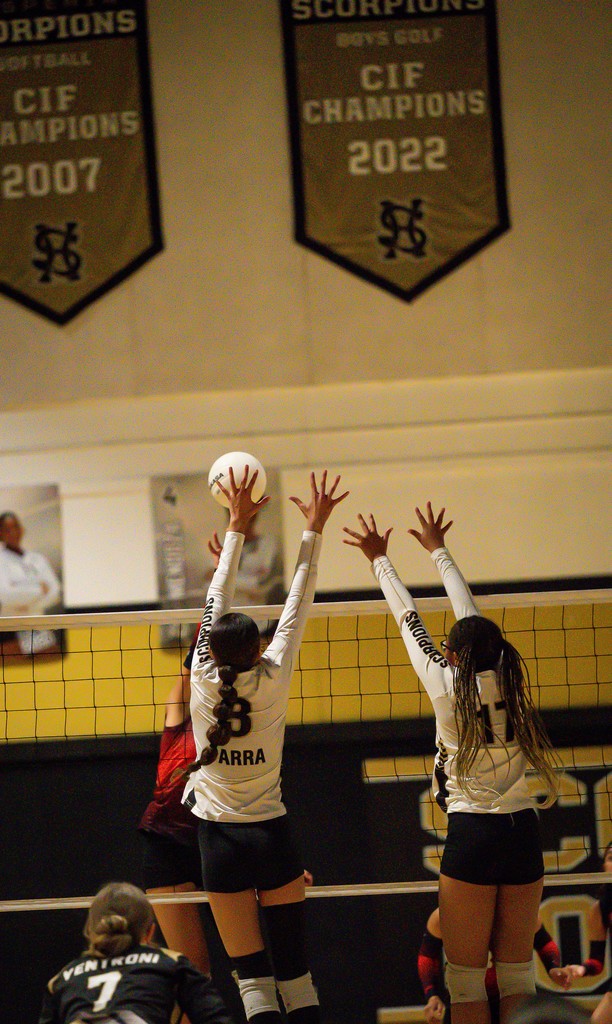 2 HHS players go for the block