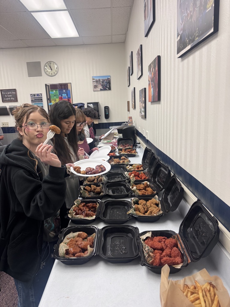 Students earning Wing Stop