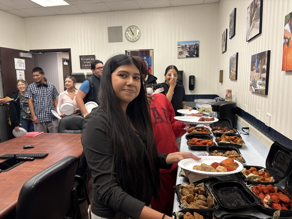 Students earning Wing Stop