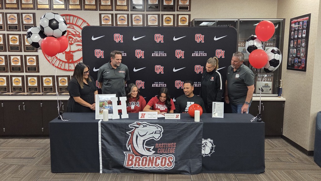 We are excited to recognize Hastings College signee Elizabeth Quiran, who will be continuing her academic and athletic career at the next level as a member of the women’s soccer program!  Elizabeth’s hard work, dedication, and commitment have earned her this incredible opportunity, and we could not be more proud to see her represent Oak Hills Athletics in Nebraska. Congratulations, Elizabeth — your Bulldog family is excited to watch you chase your dreams and succeed both on the field and in the classroom! 🔥⚽️🎓