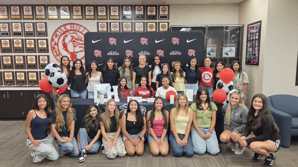 We are excited to recognize Hastings College signee Elizabeth Quiran, who will be continuing her academic and athletic career at the next level as a member of the women’s soccer program!  Elizabeth’s hard work, dedication, and commitment have earned her this incredible opportunity, and we could not be more proud to see her represent Oak Hills Athletics in Nebraska. Congratulations, Elizabeth — your Bulldog family is excited to watch you chase your dreams and succeed both on the field and in the classroom! 🔥⚽️🎓