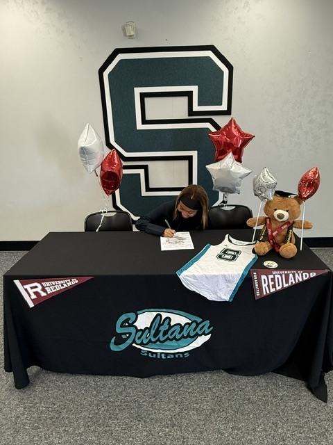 Ke’Maya Jackson signing