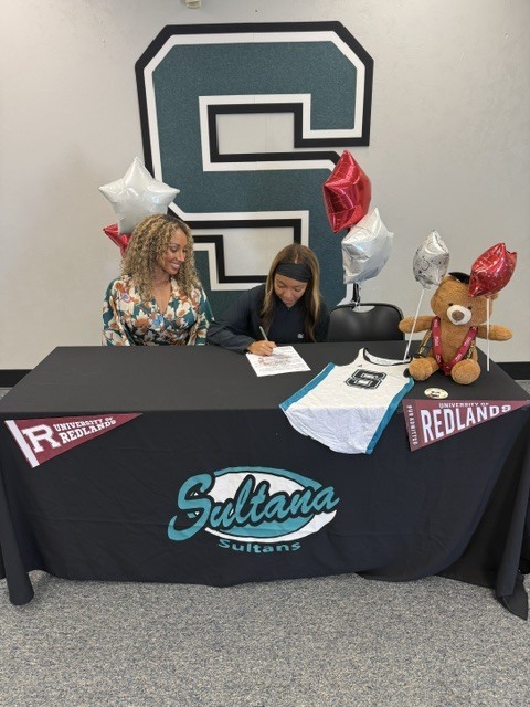 Ke’Maya Jackson signing