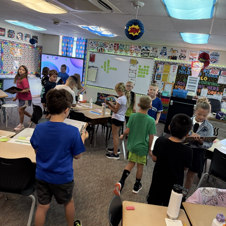 3rd grade enjoying some brain breaks and getting to know their classmates!  🔴🔵  #HESRedHawks #USD415 #RedHawkReady #Hiawathaks #HiawathaKansas #VisitHiawatha 🔴🔵