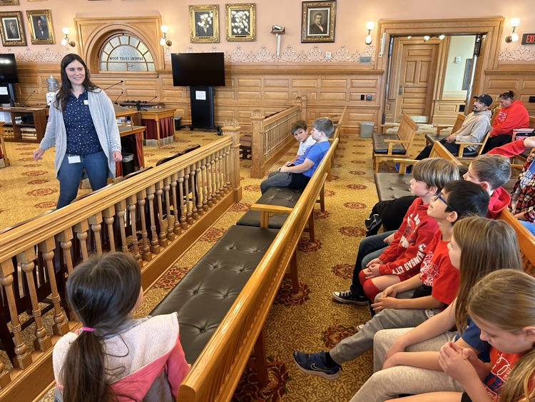 3rd graders enjoying their field trip to the State Capitol!