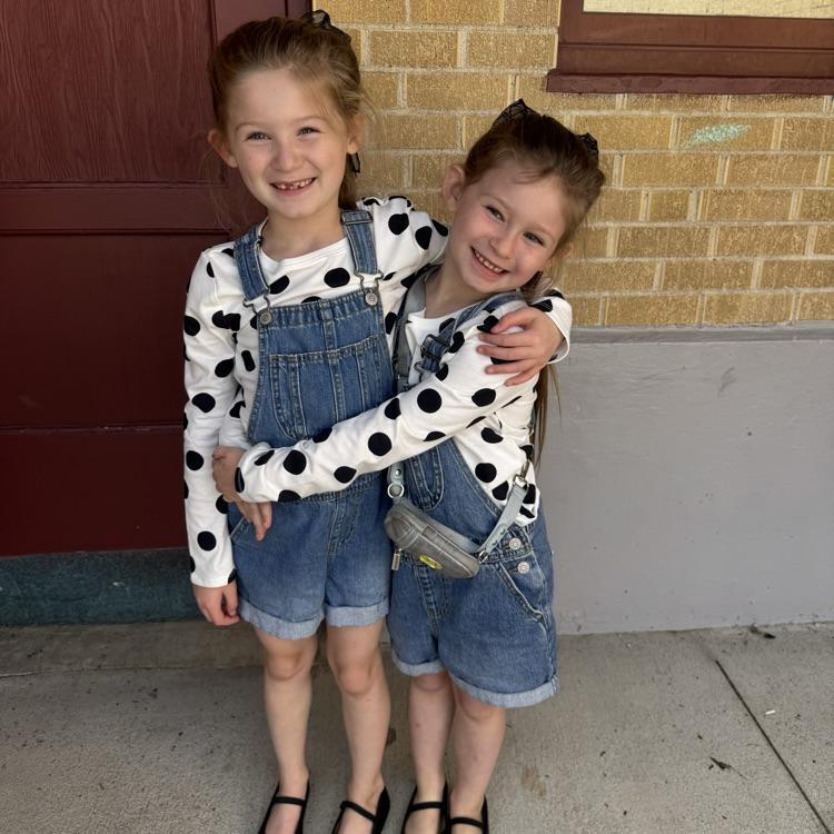 These kids aren’t joking around…. They took twin day seriously!!