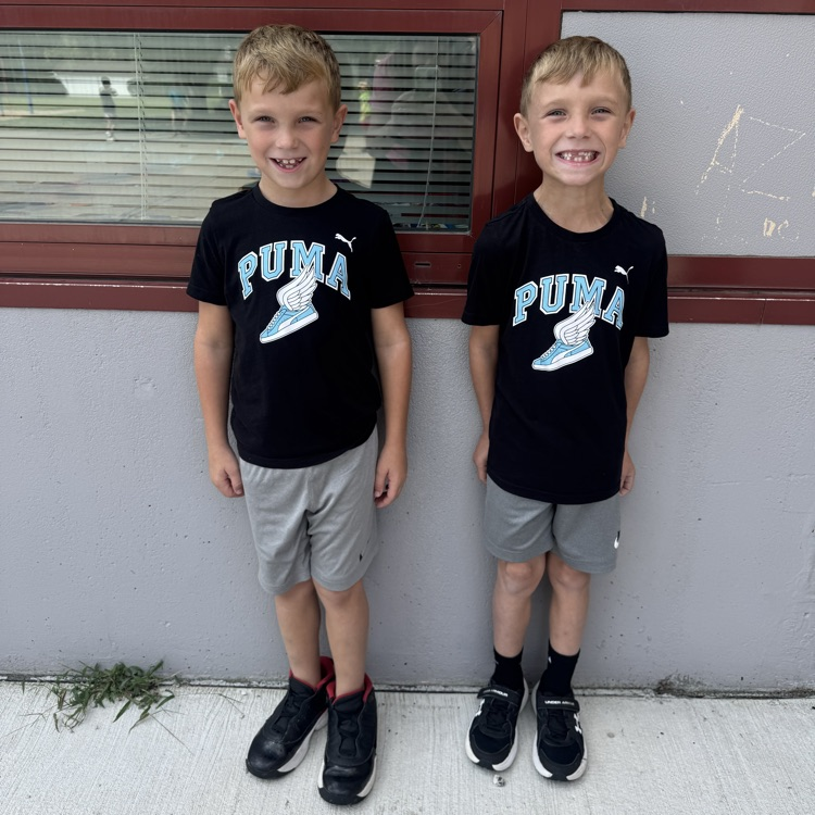 These kids aren’t joking around…. They took twin day seriously!!