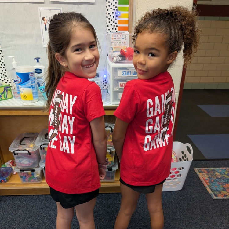 These kids aren’t joking around…. They took twin day seriously!!
