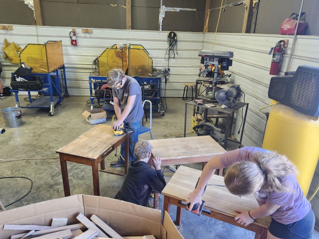 Sanding desks 