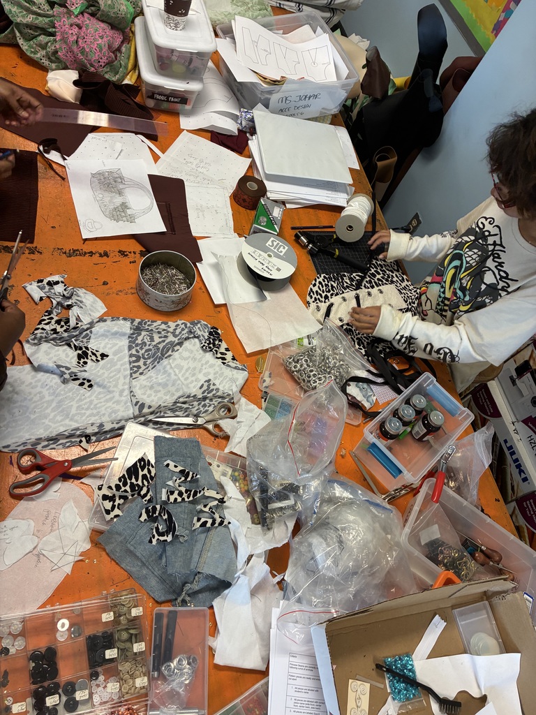 11th graders working on embellishments for a handbag project in Accessory Design