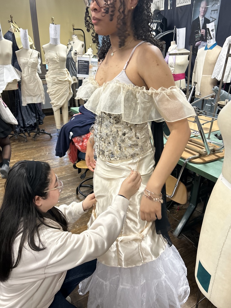 FWAP collaborates with our modeling club for a fashion fitting.