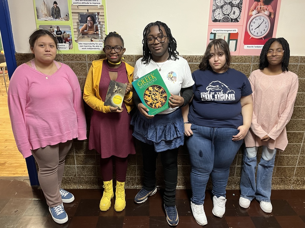 On Monday, November 17, the Greek Mythology Club came together for their group photo!