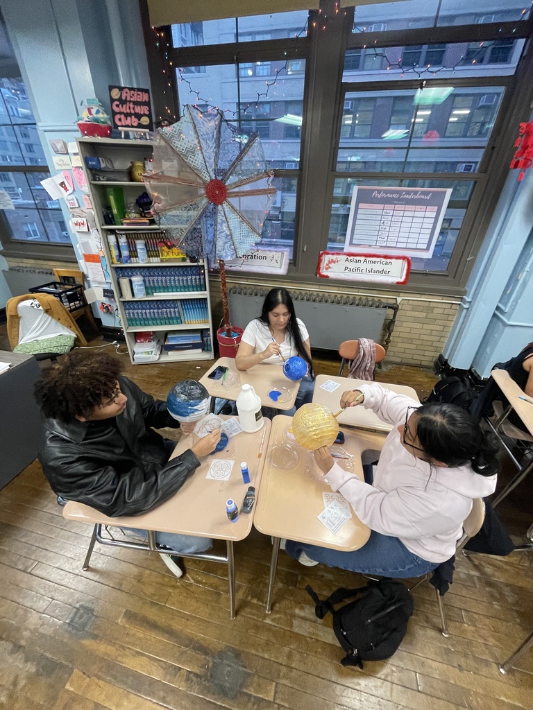 Decorating Paper Lanterns for the Holidays