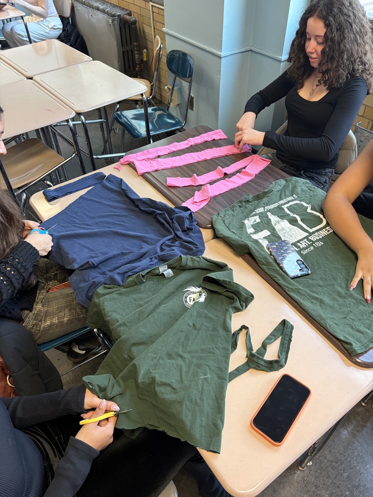 Animal Welfare Club making DIY Tug toys