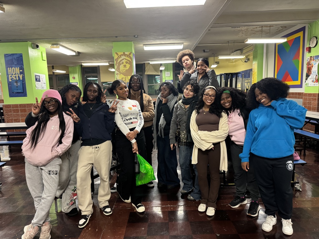 The Caribbean Student Association brought the holiday vibes with our festive potluck !!!