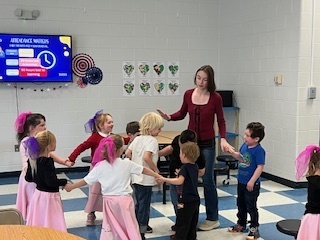 🎉 Kindergarten is 50 Days Smarter! 🎉  Last week, our Kindergarten students celebrated reaching the 50-day milestone with a fun 1950s-themed sock hop! 🧦💃🕺  From dancing to dressing up, it was a wonderful way to mark 50 days of learning, growing, and having fun together! 💛📚