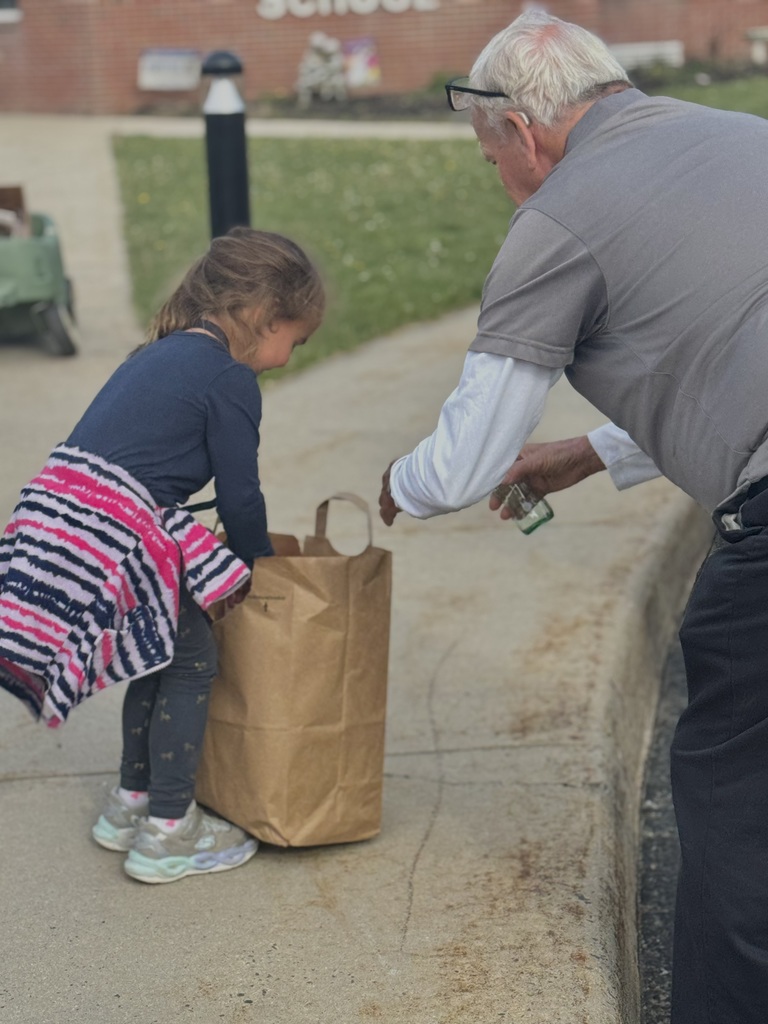 ♻️🌎  Kindergarten and 2nd grade students celebrated Earth Day by bringing recyclables from home and working together to sort them! What a great hands-on way to learn how we can all take care of our planet. 🌱  A big thank you to Mr. Waybright for bringing the county’s recycling trailer and teaching our students all about the importance of recycling. We appreciate you helping make this day so meaningful! 👏
