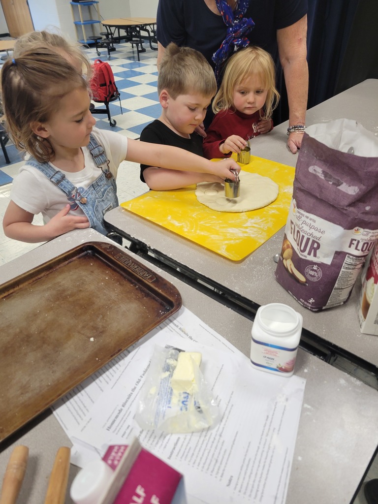 🇺🇸 A Taste of History!  Last Tuesday, our Culinary Arts classes teamed up with elementary students for a hands-on experience in the kitchen! Together, they made old-fashioned biscuits and Williamsburg cookies to complement their study of the 250th anniversary of America.  Learning came to life as students mixed, baked, and explored a delicious piece of our nation’s history! 🥣🍪