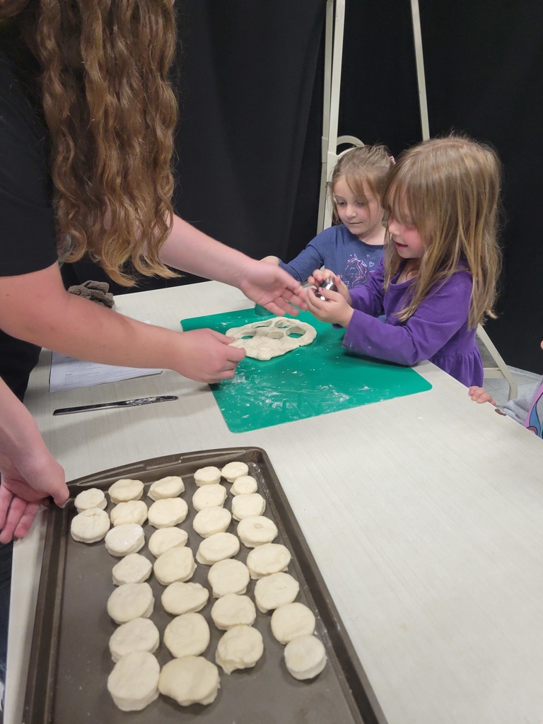 🇺🇸 A Taste of History!  Last Tuesday, our Culinary Arts classes teamed up with elementary students for a hands-on experience in the kitchen! Together, they made old-fashioned biscuits and Williamsburg cookies to complement their study of the 250th anniversary of America.  Learning came to life as students mixed, baked, and explored a delicious piece of our nation’s history! 🥣🍪