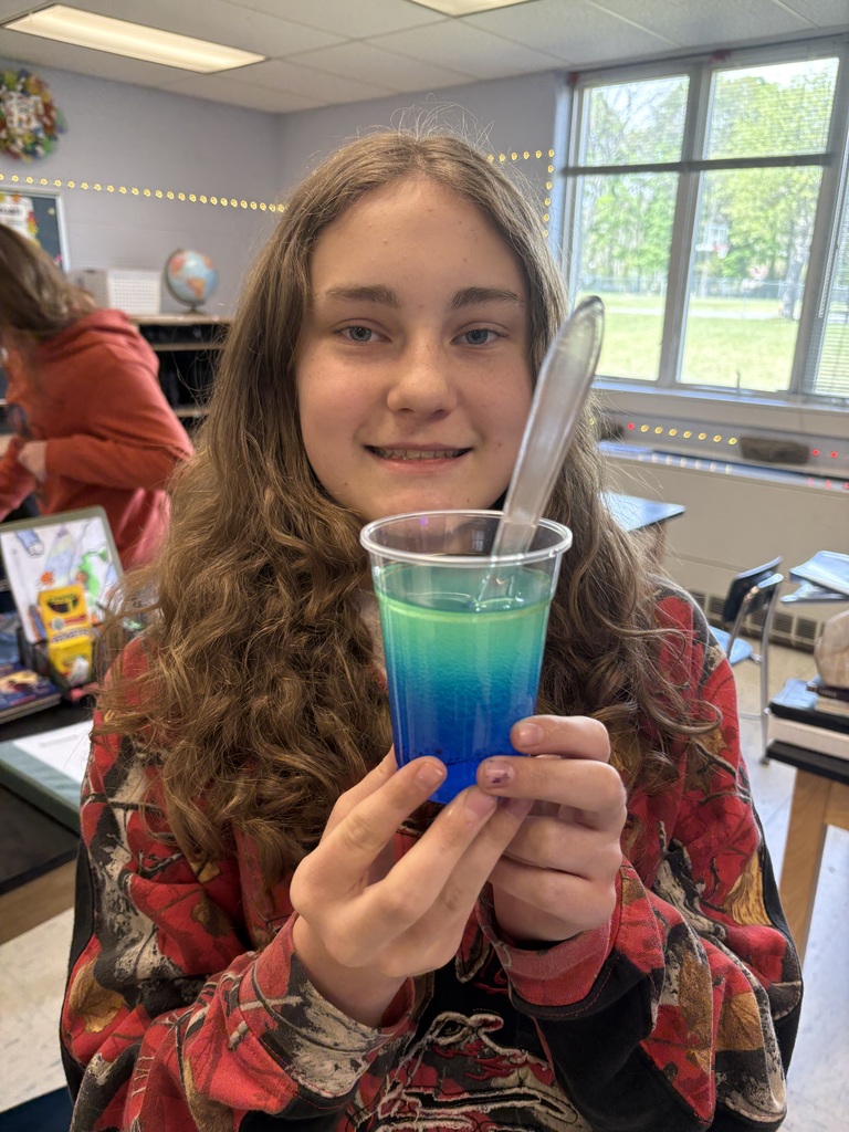 🌊 The 5th graders “dove” into their ocean unit this week and had a whale of a time learning! Students created ocean zone models to explore the differences between the sunlight zone, twilight zone, and midnight zone—bringing the mysteries of the deep sea to life through hands-on learning! 🐠🔦🌌
