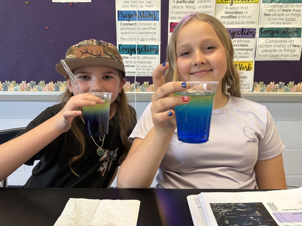 🌊 The 5th graders “dove” into their ocean unit this week and had a whale of a time learning! Students created ocean zone models to explore the differences between the sunlight zone, twilight zone, and midnight zone—bringing the mysteries of the deep sea to life through hands-on learning! 🐠🔦🌌