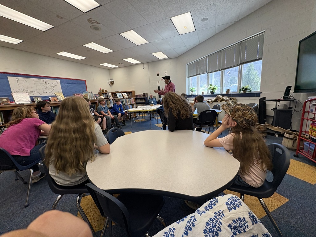 🇺🇸 A few more snapshots from our Colonial Arts & Culture Day! 📜🎩 From hands-on activities to stepping back in time through colonial traditions, our students had such a memorable day of learning and fun. Here are a few more moments we just had to share! ❤️💙✨