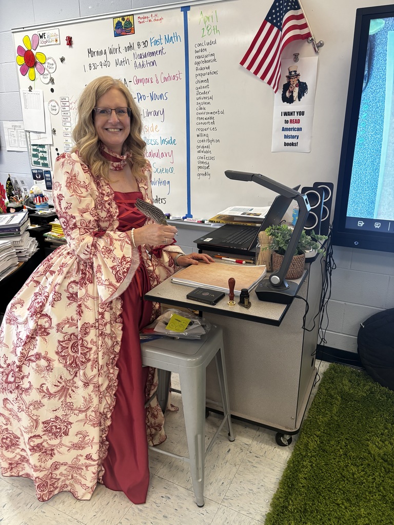 🇺🇸 A few more snapshots from our Colonial Arts & Culture Day! 📜🎩 From hands-on activities to stepping back in time through colonial traditions, our students had such a memorable day of learning and fun. Here are a few more moments we just had to share! ❤️💙✨