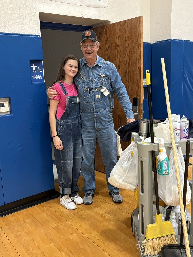 Student dressed as Skeet