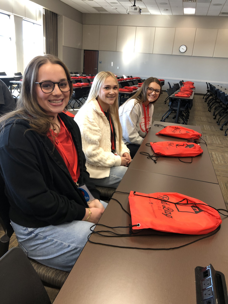 Students at TTUHSC Red Bag Tour