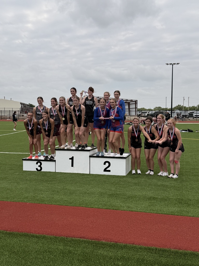 2nd place - girls 4x100m relay