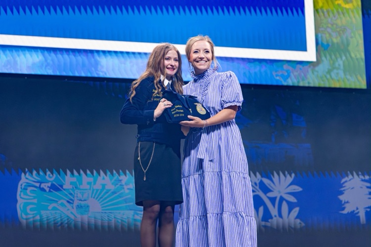 Kinley Hoelscher state FFA Officer