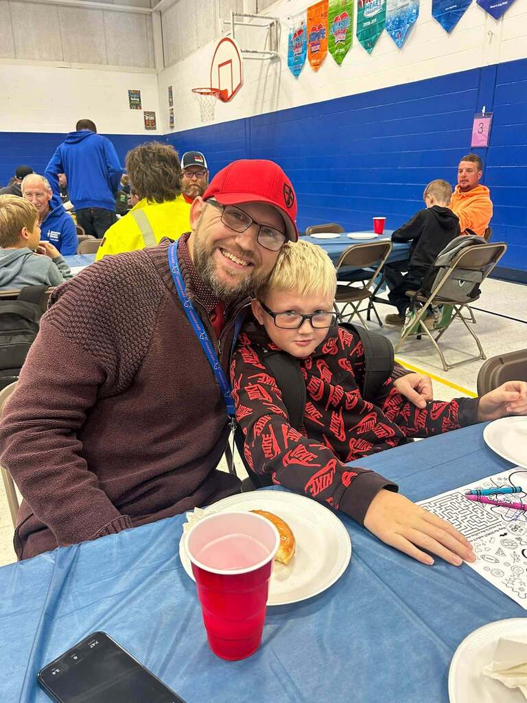 student with their dad on dad and donuts day