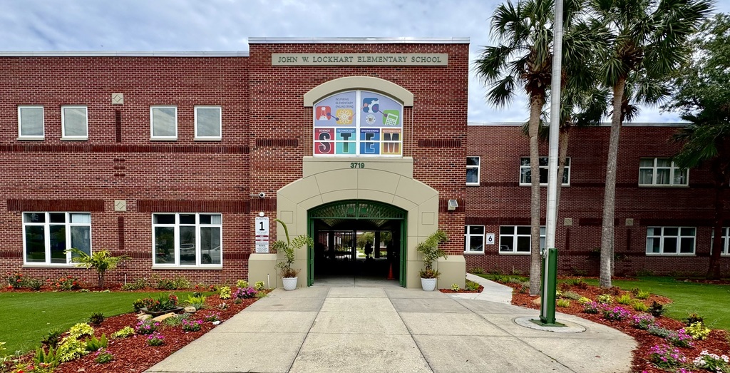 Lockhart front of campus