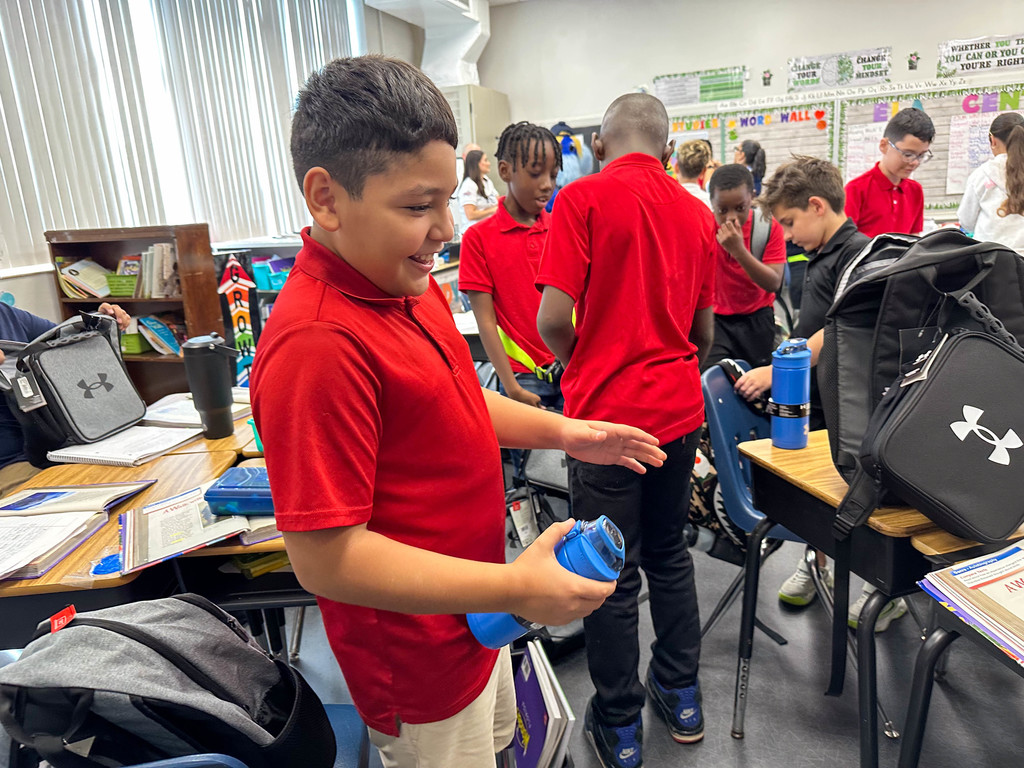 Rays players deliver schools supplies to Tampa Bay Blvd. Elementary