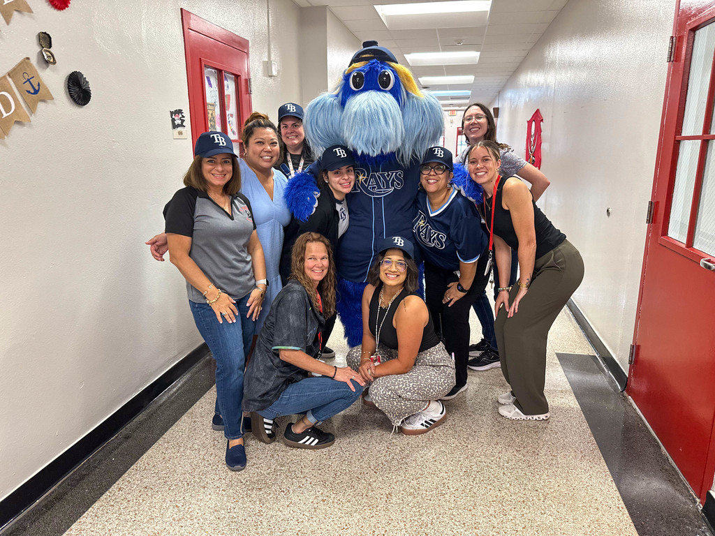 Rays players deliver schools supplies to Tampa Bay Blvd. Elementary