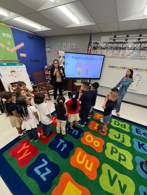 Ms. Paulina with kindergarten class