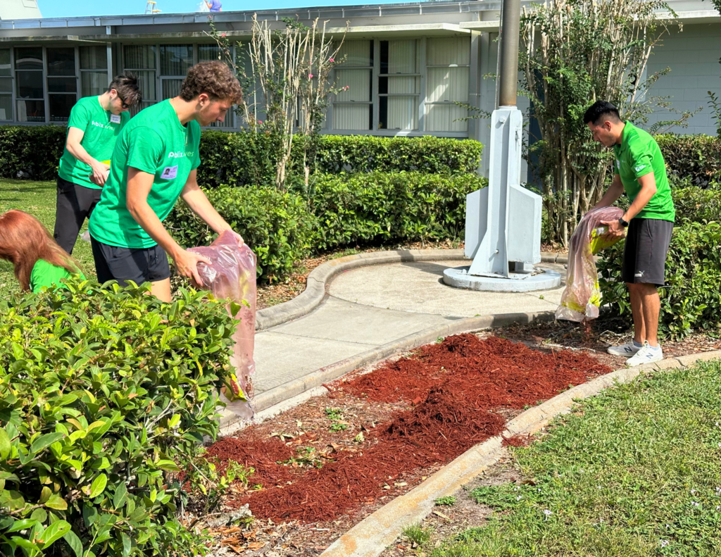 Publix gives back and volunteers at Buchanan!