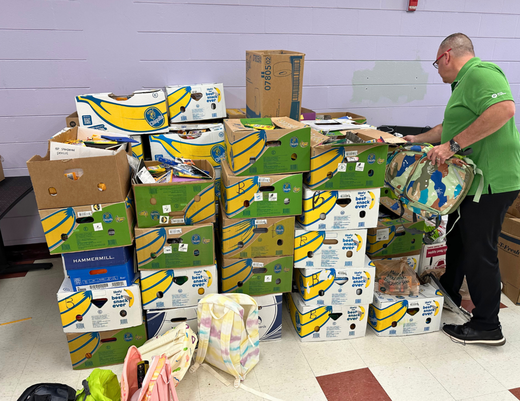 Publix gives back and volunteers at Buchanan!