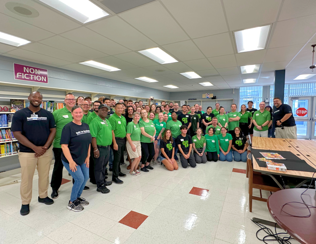 Publix gives back and volunteers at Buchanan!