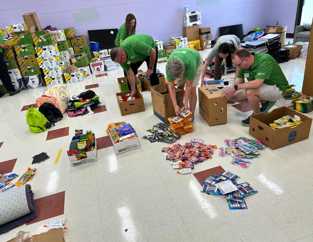 Publix gives back and volunteers at Buchanan!
