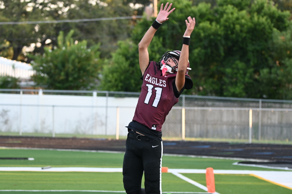 Brandon High and Bloomingdale High went head-to-head in a classic neighborhood rivalry under perfect skies. 🌟🏈