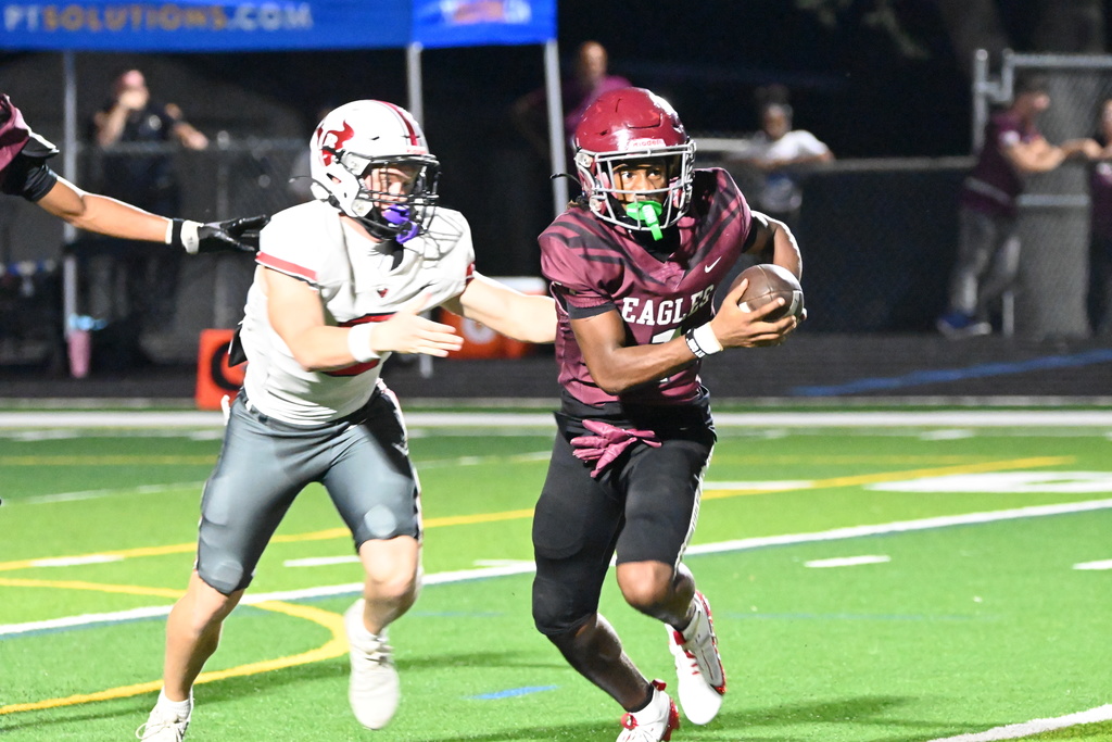 Brandon High and Bloomingdale High went head-to-head in a classic neighborhood rivalry under perfect skies. 🌟🏈
